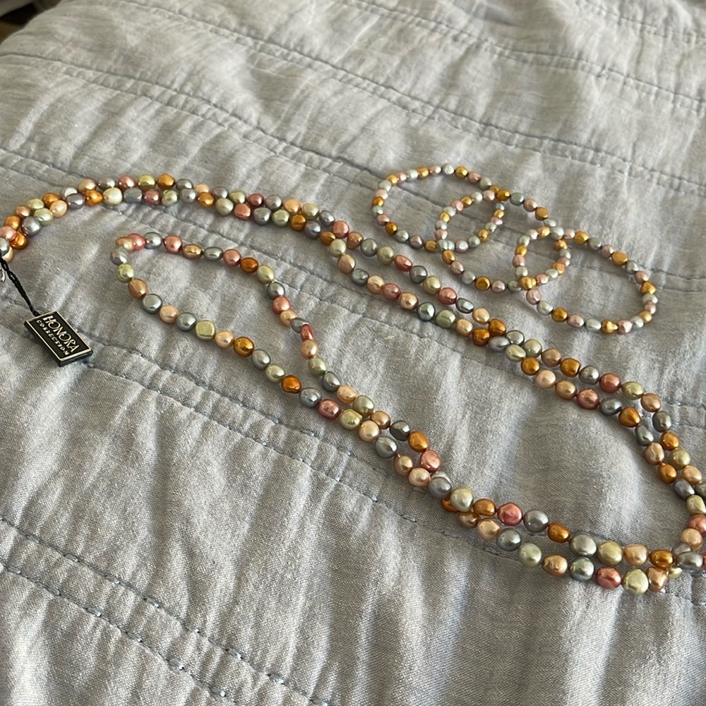 Pearl stretch bracelets